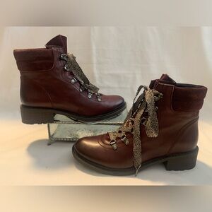 EUC SAM EDELMAN BURGUNDY ANKLE LACE-UP HIKING BOOTS IN SIZE 8M